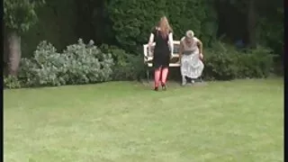 Două Tipe fete care se fut cu mosi superbe în dezmăț scena in lenjerie intima cu ciorapi