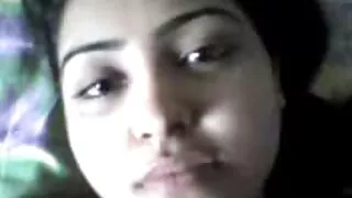 În timp ce soțul dormea, latina întunecată l-a înșelat cu un filme sexy gratis tip iubitor