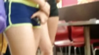 Fata este de acord să plătească în natură pentru șederea ei în casă brazilience sexi