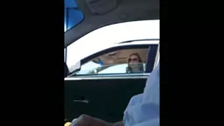 El a fost entuziasmat despre muie la birou găsirea Femeie Durdulie