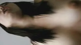 A scos penisul tipului din pantaloni si a inceput sa buci sex faca muie minunat