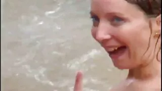 Suculent fată se masturbeaza cu videoclipuri cu fete sexi vibrator