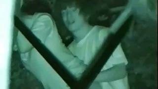 Mama și-a târât fiul în dormitor și s-a predat fete secsi cu fervoare acolo imediat
