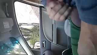 Mulatra s-a asezat pe pula unui maseur amatori futai pervers pentru un orgasm suculent