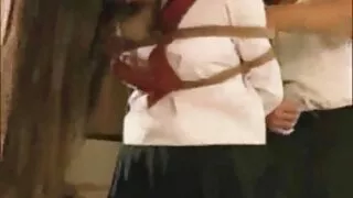 Slutty oral adanc Bruneta dezbrăcat și a primit o pula mare in toate gaurile